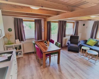 Charming Green Apartment Close To Lake Constance With Wi-Fi, Balcony & Garden; Parking Available - Lindau - Phòng ăn