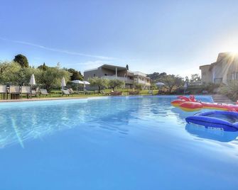 Bella Hotel & Restaurant with private dock for mooring boats - San Felice del Benaco