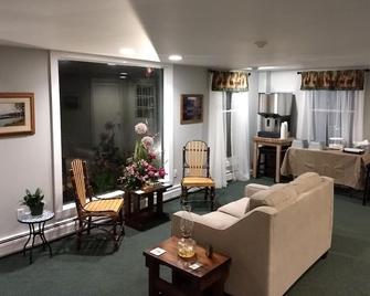 The Lodge at West River - Newfane - Living room