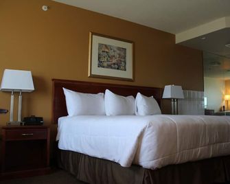 Foxwood Inn And Suites - Fox Creek - Schlafzimmer