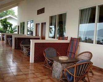 Bunga Ayu Seaside Resort - Pelabuhanratu - Patio