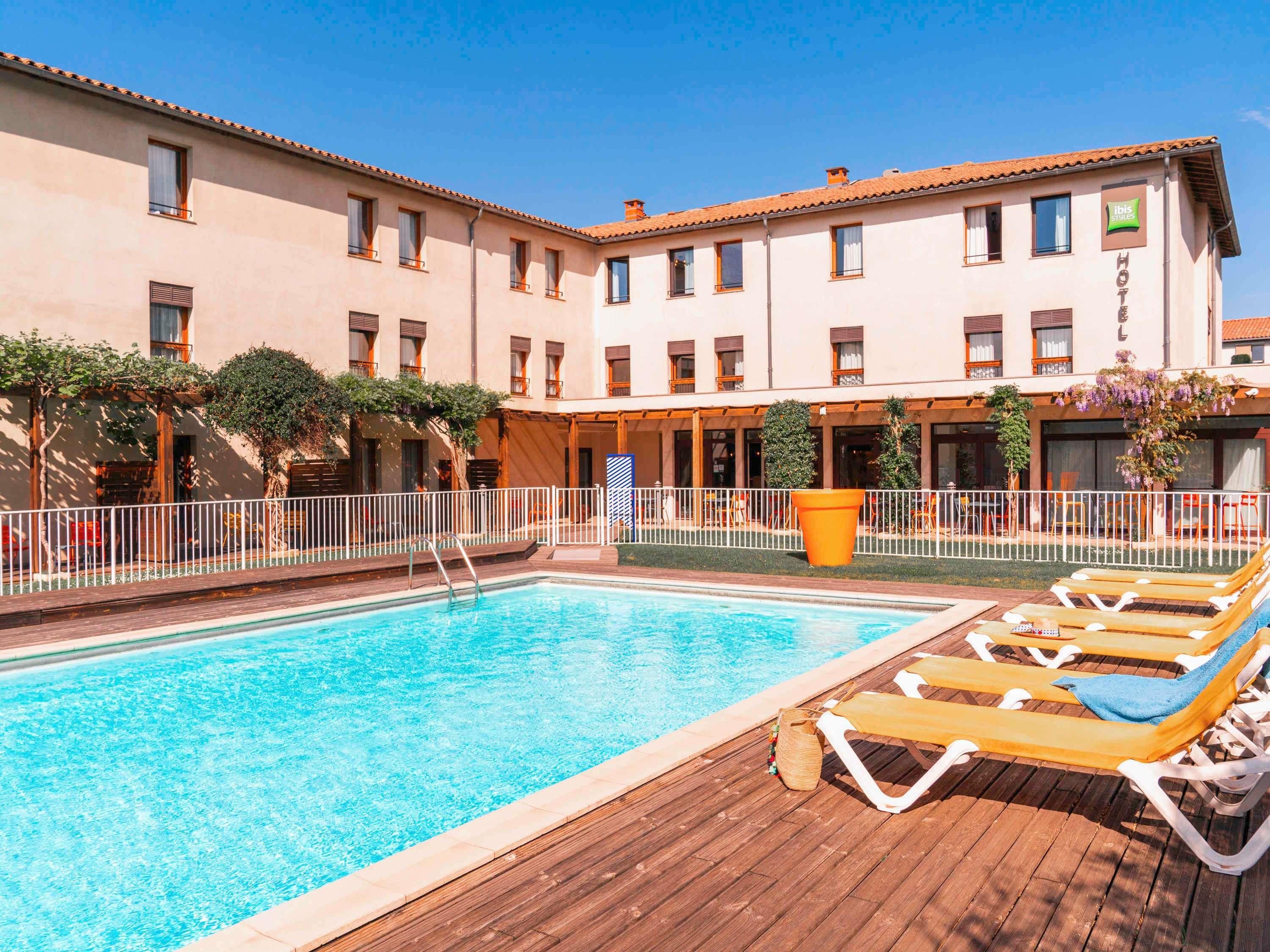 Ibis Styles Carcassonne La Cité - קרקסון - בריכה