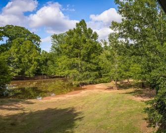Gardeners Cottage-King-Balcony-Jetted Tub -Cottage - Alexandria - Outdoors view