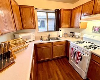 Diamond Peak Deluxe King Suite - Free Ev Charging - Williams - Kitchen