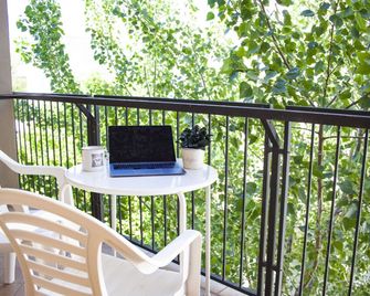 Hotel Loretta & Dependance - צ'רביה - מרפסת