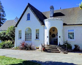 Little Castle Pool, Hot Tub, Napa, Sonoma, San Francisco - Vallejo - Edificio