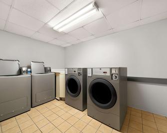 Suburban Studios, Kearney - Kearney - Wäscheservice