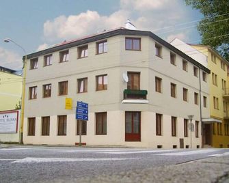 Hotel Slovan - Žilina - Byggnad