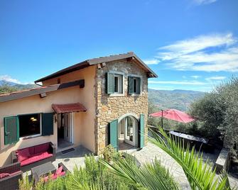 Elegant Country house in an exposed hill-site - Dolceacqua - Building
