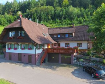 Apartment on a vacation farm - Zell am Harmersbach - Bâtiment