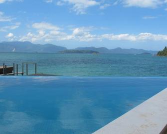 Spacious home - ocean front - 6 suites and 3 rooms - Angra dos Reis - Pileta