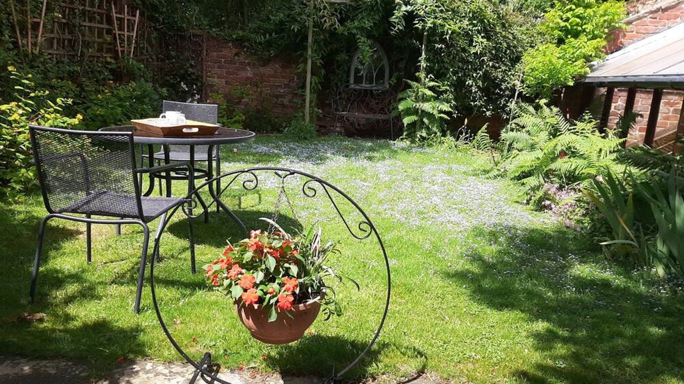 تشرش فيلا بي آند بي