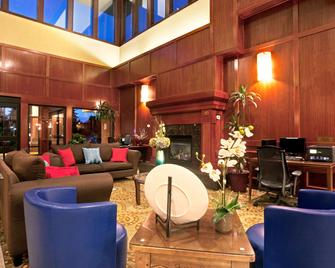 Ramada by Wyndham Tukwila Southcenter - Tukwila - Area lounge