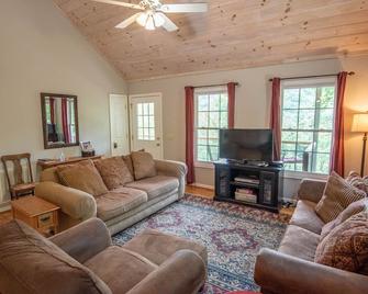 Overlooking The New River + Hot Tub + Fire Pit - West Jefferson - Living room