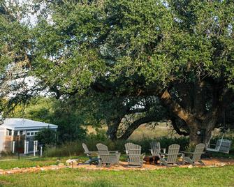 Private cottage with pool & hot tub - Kyle - Patio
