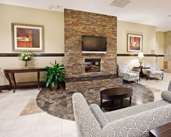 Holiday Inn & Suites Beaufort @ Highway 21 By IHG - Beaufort - Lobby