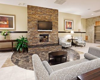 Holiday Inn & Suites Beaufort @ Highway 21 By IHG - Beaufort - Resepsjon