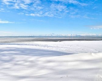 Cozy Cook Inlet & Mountain View Cabin W/ Views! - Kenai - Beach