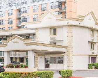 Days Inn by Wyndham Arlington Pentagon - Arlington - Bangunan