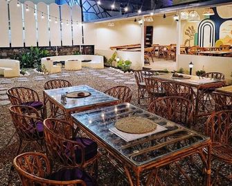 Bunk Hostel Rishikesh - Rishikesh - Restaurant