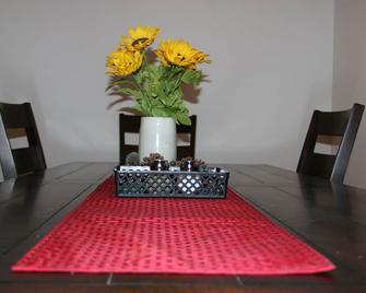 Cozy Townhouse in Uptown Pagosa near Golf Course - Pagosa Springs - Dining room