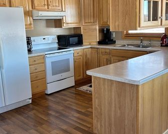 Breathtaking Log Cabin With Stunning Views. Wildrose Welcomes You! Hot Tub Rocks - Arcadia - Cocina