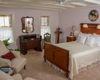 The Towers Bed & Breakfast - Milford - Bedroom