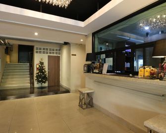 Htel Resort - Bangkok - Resepsionis