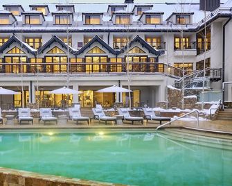 Vail Residences at Cascade Village - Vail - Piscina