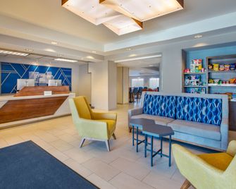 Holiday Inn Express Fremont By IHG - Fremont - Building