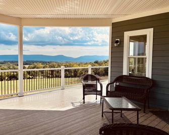 Celebration Cottage with Mountain Views in beautiful Shenandoah County, Virginia - Woodstock - Balkon