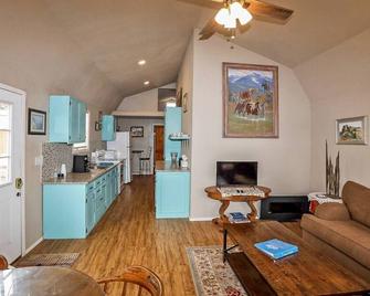 Palo Duro Canyon Texas - Cowboy Cabin - Canyon - Living room