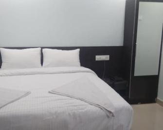 Iroomz Partha Grand - Kurnool - Bedroom