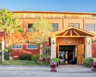 Capital O Hotel Villa Azura - Tecate - Building