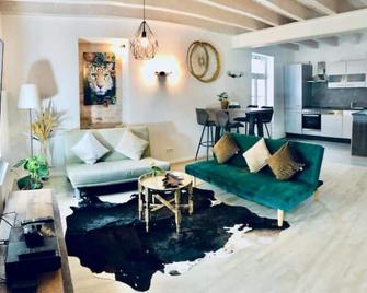 Luxury Near Frankfurt 8 Person 24 7 Chec - Hanau - Wohnzimmer