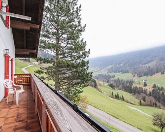 Ferienwohnung Mit Panoramab - Raggal - Balcón