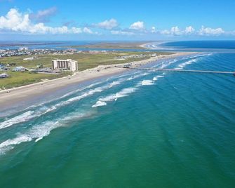 Sailfish at Trout Street Waterfront Escape Patio Walk to Port A Nightlife - Port Aransas - Beach