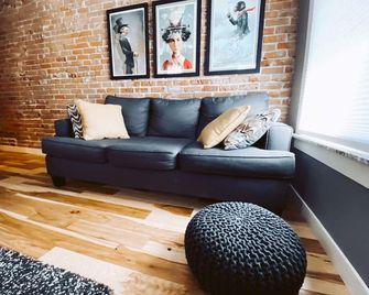 Blue Ox Charming 2 Bedroom Triplex - S Broadway - Denver - Soggiorno