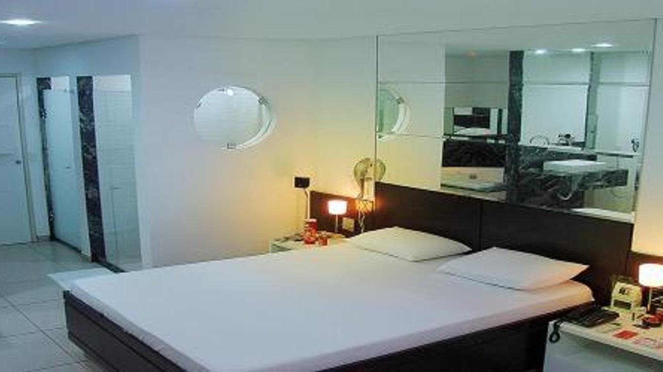 Status Motel Perimetral Adults Only