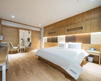 Tongyeong Business Hotel - Tongyeong - Habitación