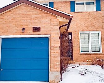 Cozy Belleville Retreat Near Dt & Waterfront - Belleville - Building