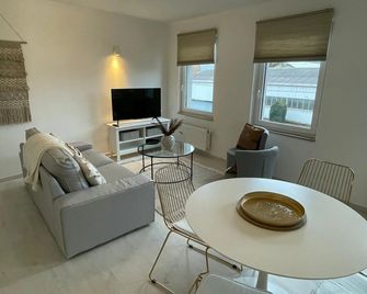 Le Relax by La Dame de Coeur - Logement zen urbain - Namur - Salon