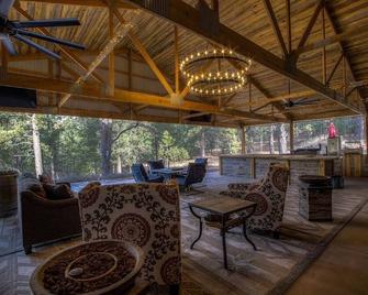 Stunning home on 7 acres with 5400sf of indoor/outdoor living space - Hermosa - Restaurante