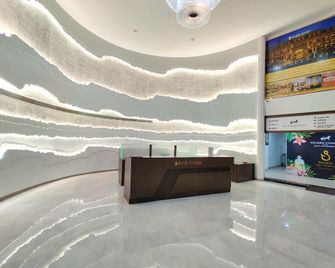 Golden Chariot Hotel Daman - Daman - Salónek