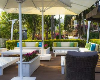 Liv Hotel By Bellazure - Akyarlar - Patio