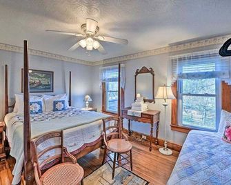 10 Mi to Gore Mountain- Home in Adirondack Park home - Olmstedville - Bedroom