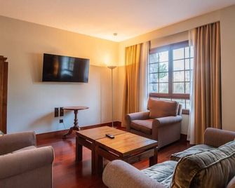 Hotel & Spa Monasterio de Boltana - Boltaña - Living room