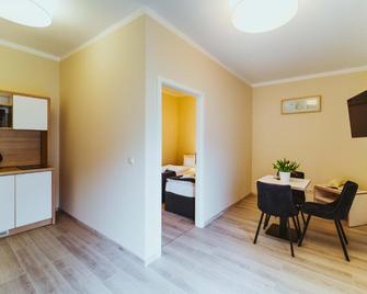 Aparthotel Stralsund - 斯特拉爾松 - 餐廳