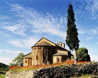 Old School Of Palau - La Baronia de Rialb - Edificio