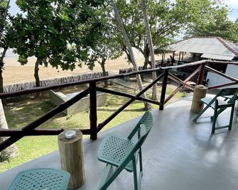 Casa Smeralda - Dikwella - Balkong